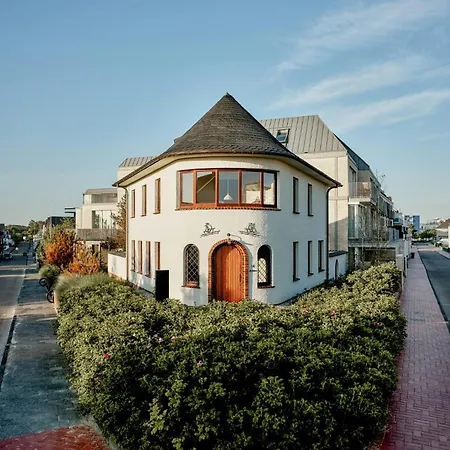 Hébergement de vacances Architectural Gem With Sea View *