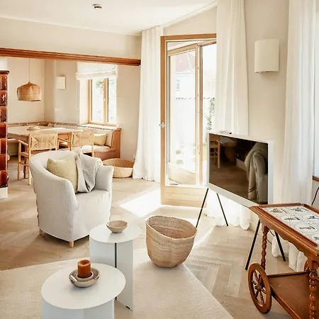Hébergement de vacances Architectural Gem With Sea View *